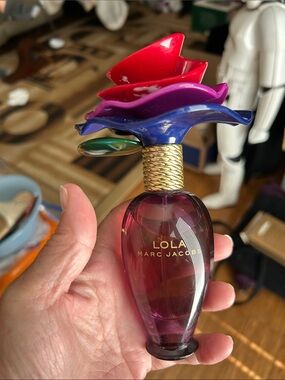 Marc Jacobs Lola Bottle with Red, Purple & Blue Flower Cap 1.7